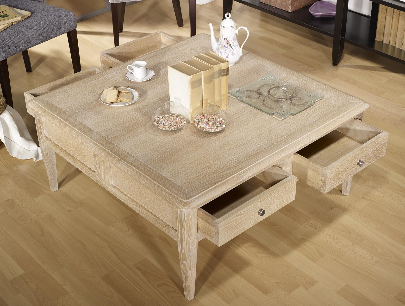 Table basse en bois en chene claire carre