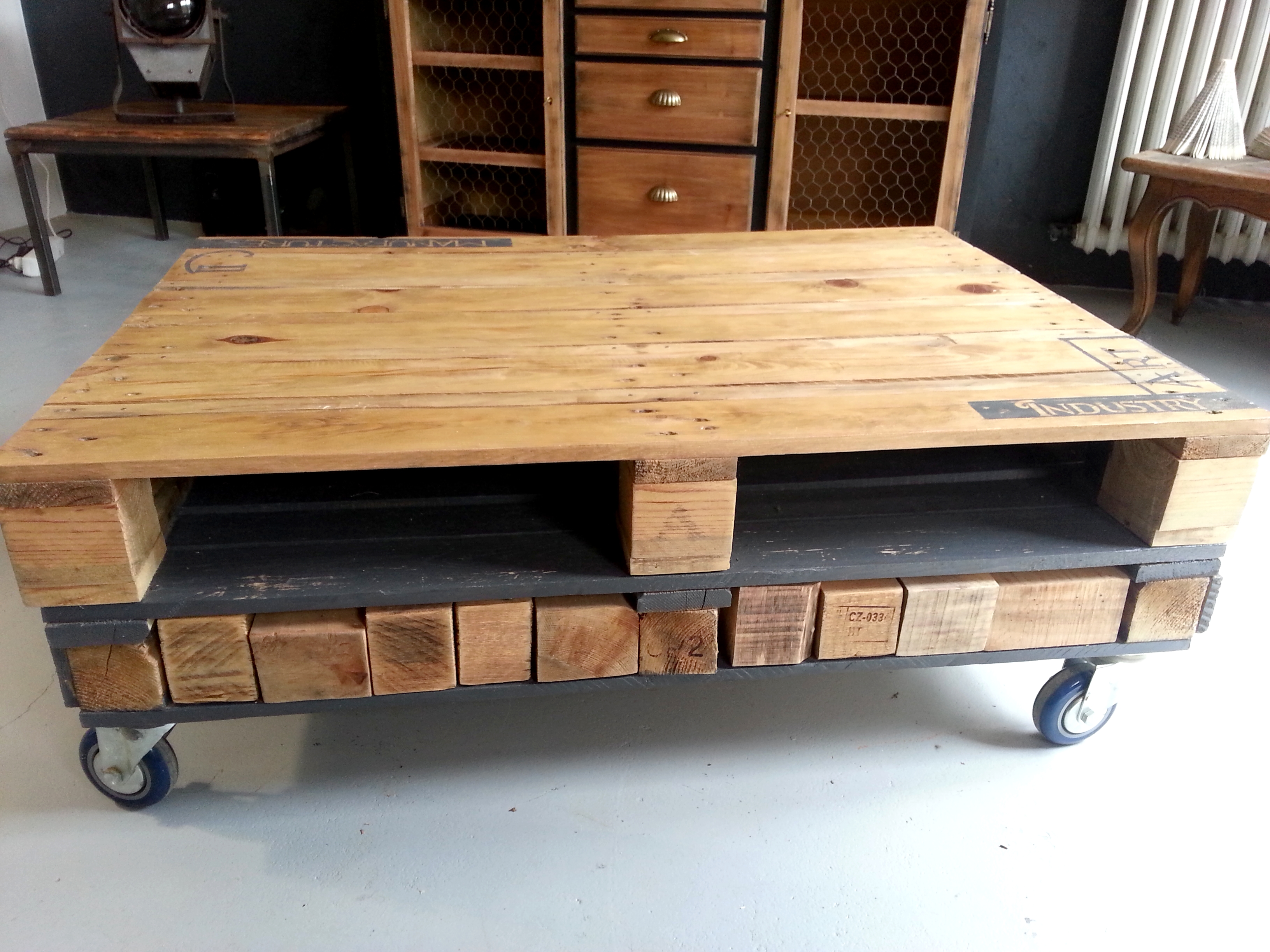 Table basse palette roue