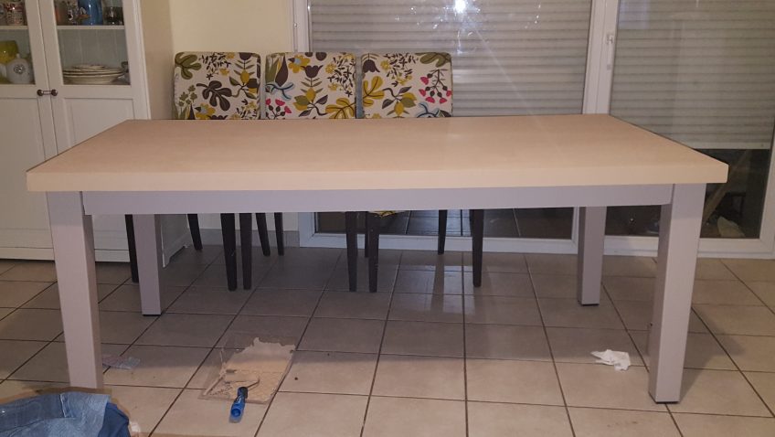 Comment repeindre une table basse ikea