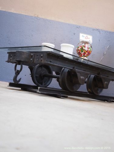 Table basse industrielle wagonnet