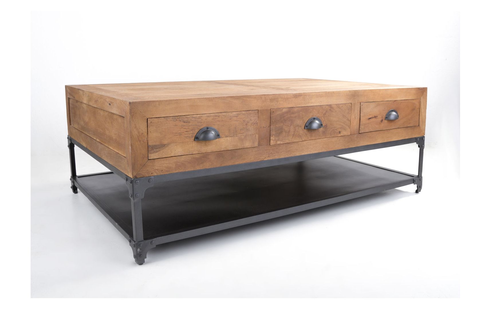 Table basse en vieux bois