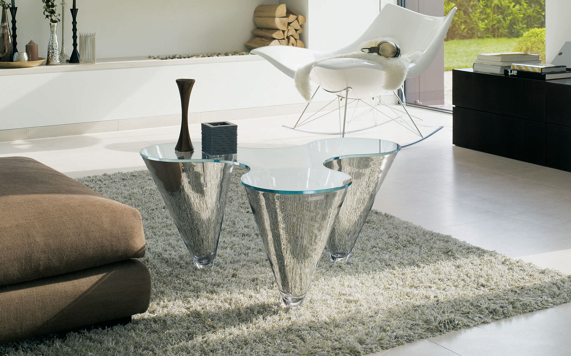 Table basse en verre et miroir