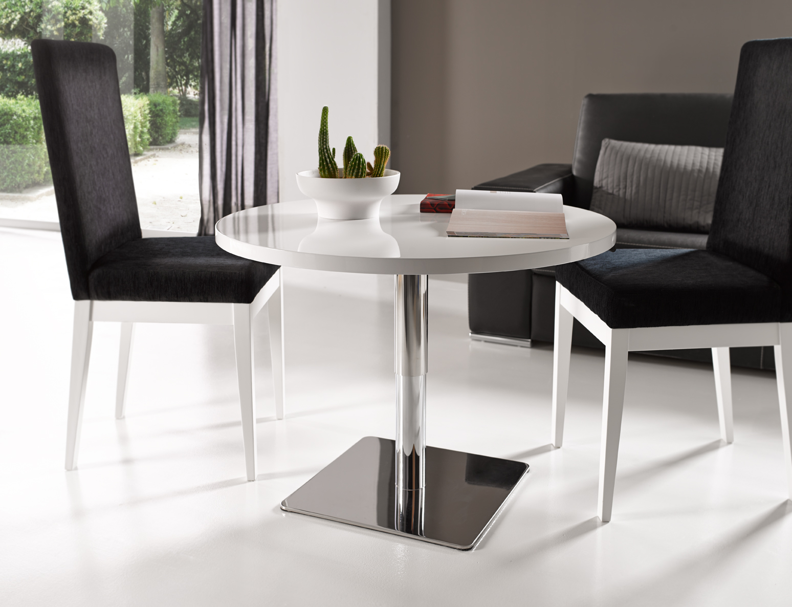 Table basse relevable pied central