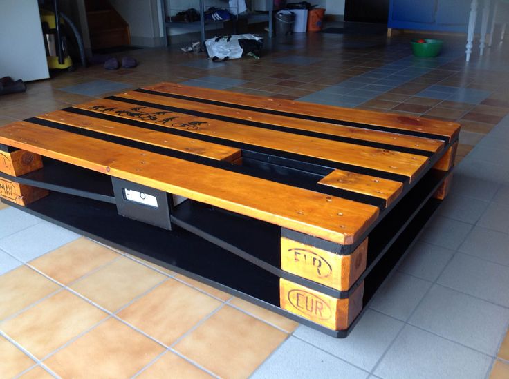 Table basse en palette avec fleur