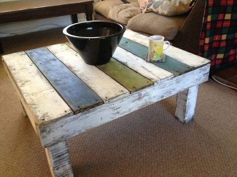 Table basse palette coloree