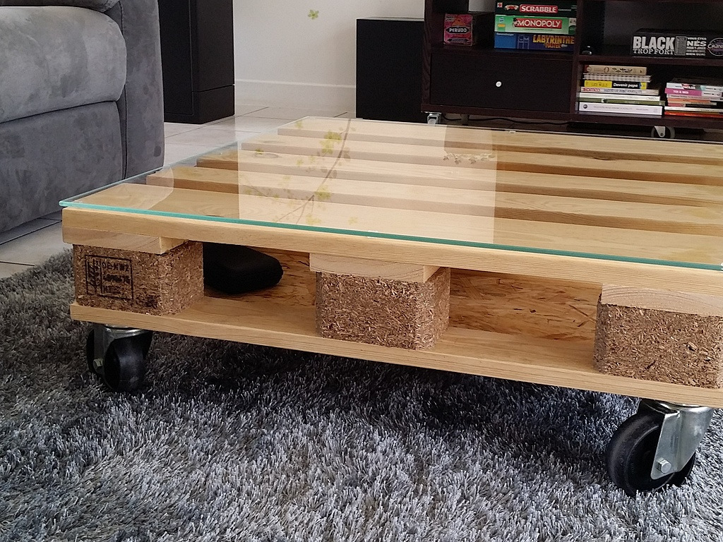Table basse palette a roulette