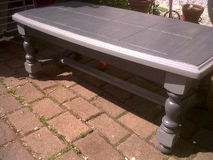 Comment repeindre une table basse bois