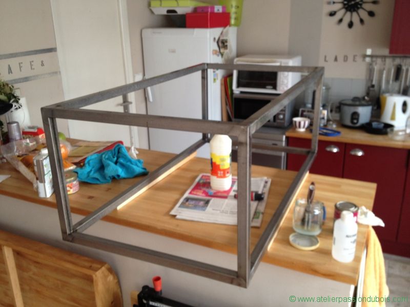 Fabriquer une table basse en fer et bois