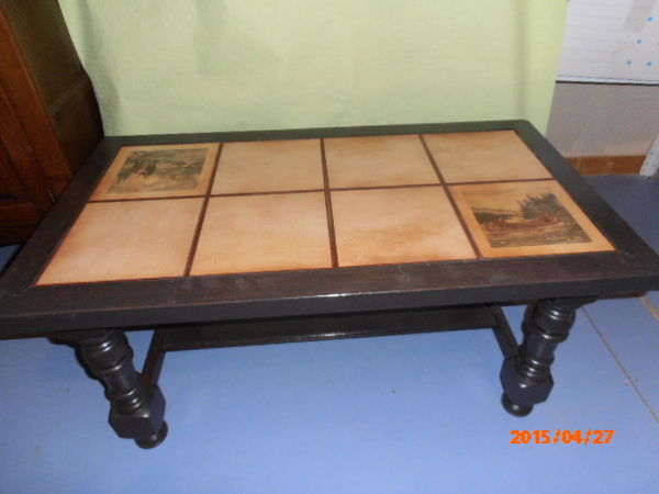 Repeindre une table basse en bois et carrelage