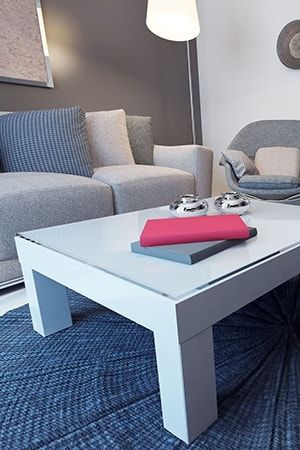 Nettoyer une table basse en verre