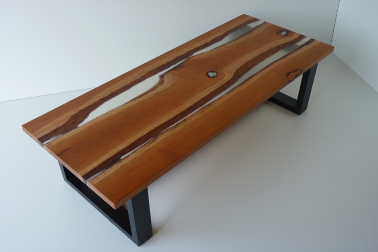 Table basse bois et resine