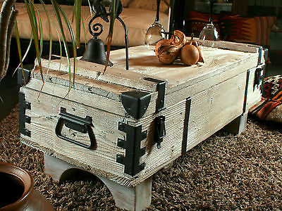 Malle en bois ancienne table basse