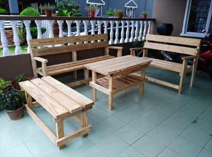 Table basse palette avec plantes