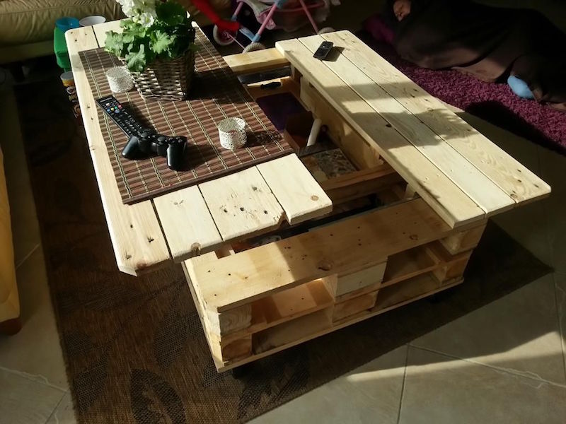 Table basse en palette relevable