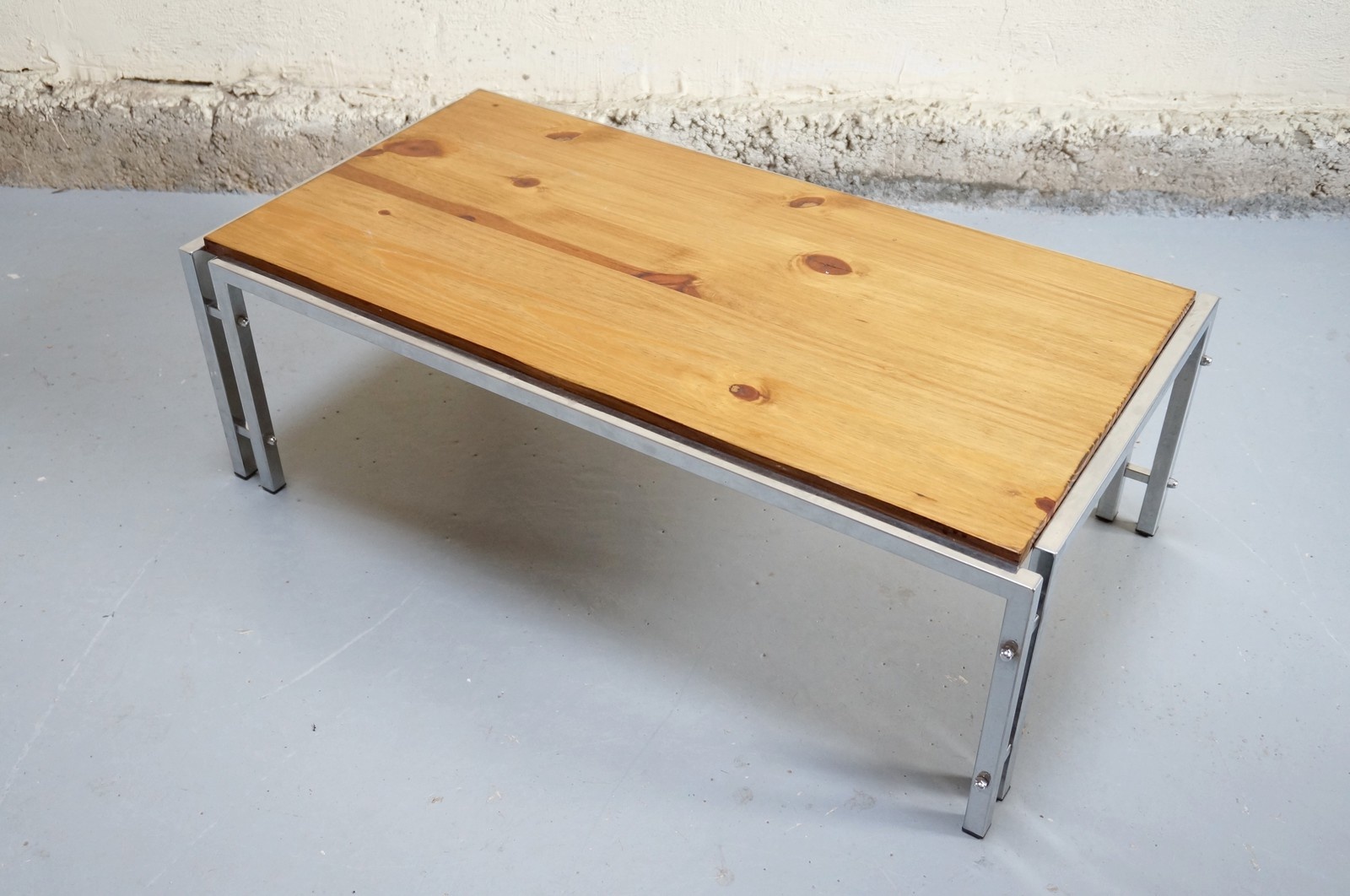 Table basse relevableen bois tali