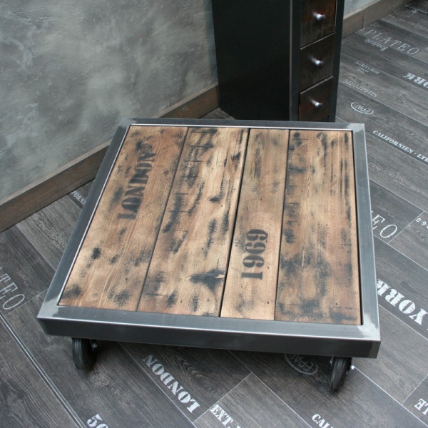 Table basse palette et metal