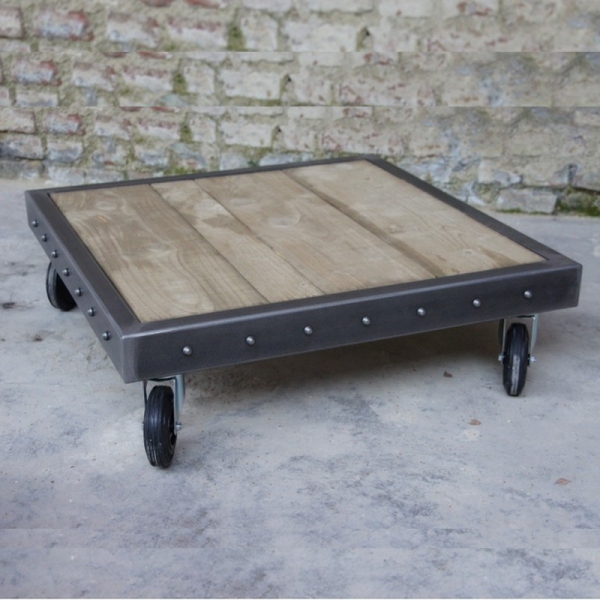 Table basse palette à roulettes