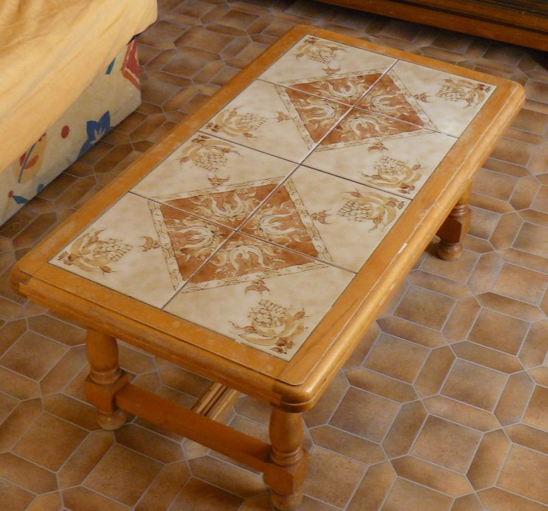 Table basse carrelage et bois