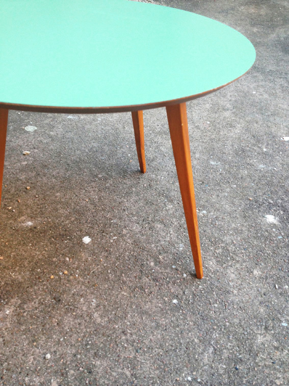 Table basse ronde bois et couleurs