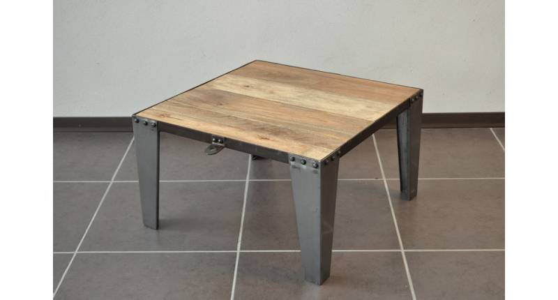 Petite table basse carrée bois