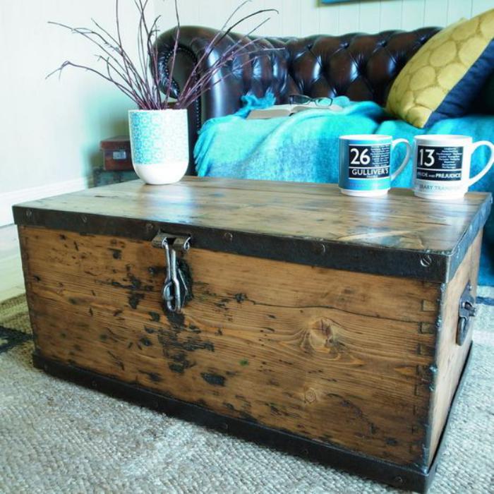 Table basse coffre bois fer