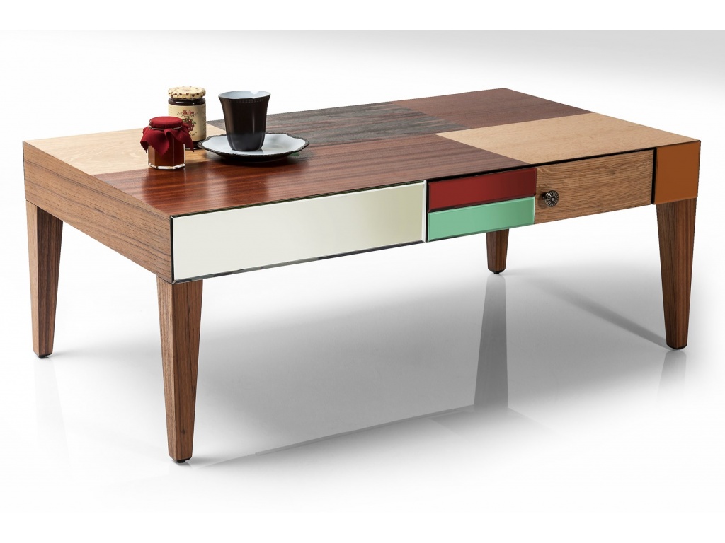 Table basse en bois de couleur