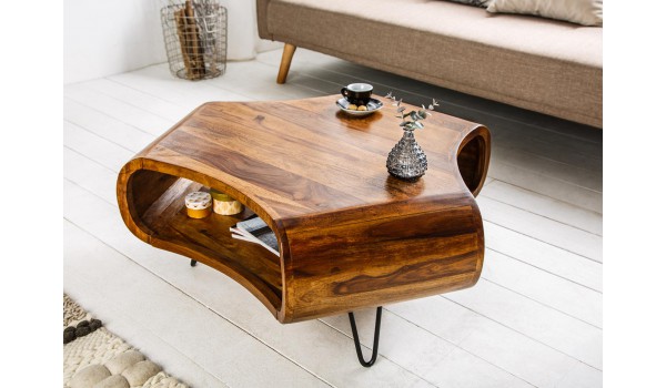 Table basse design en bois brut