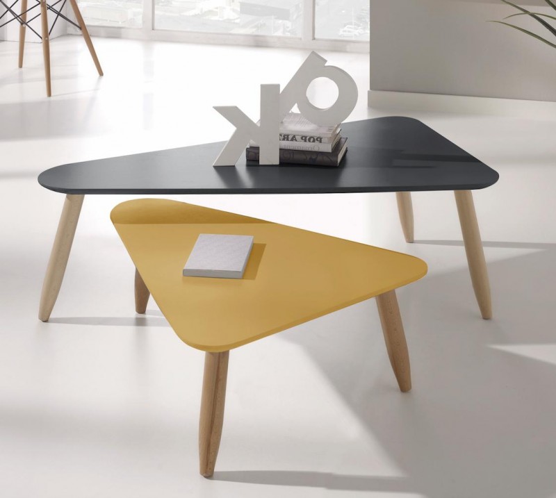 Table basse gigogne de couleur