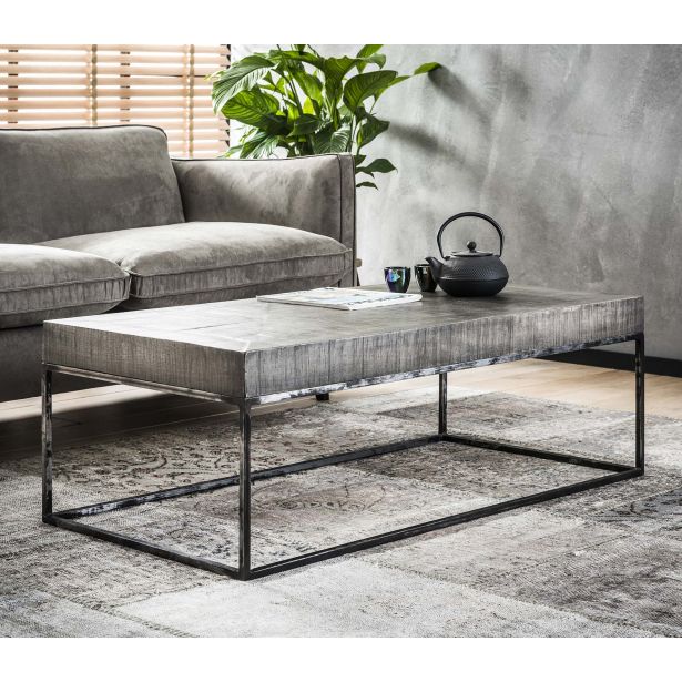 Table basse originale en bois gris
