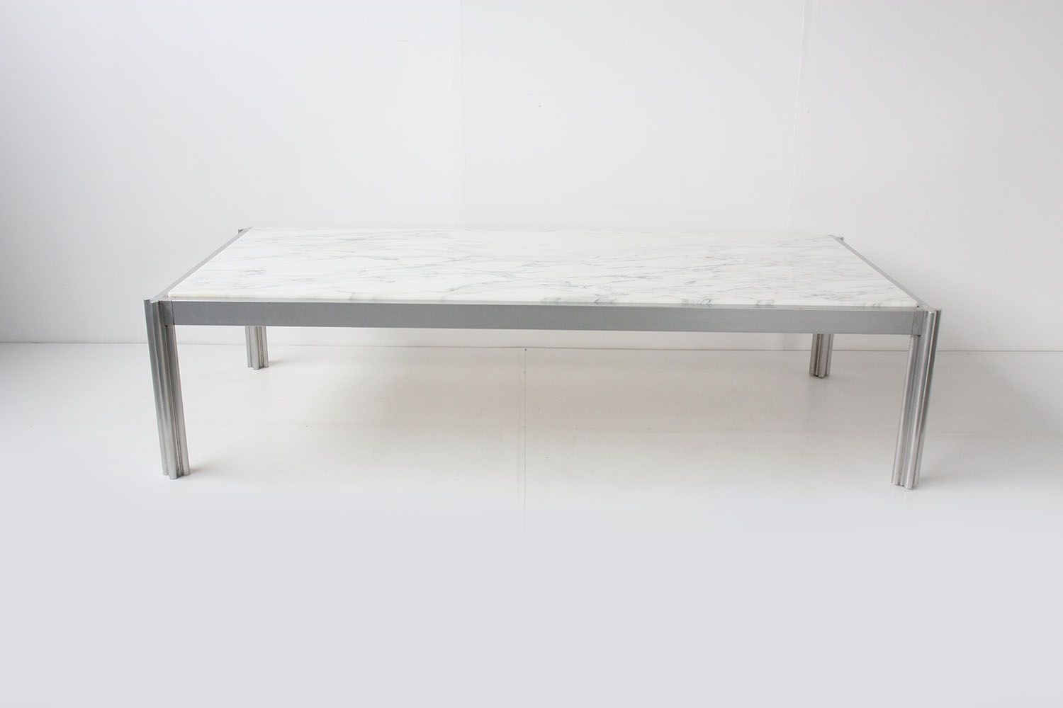 Table basse blanc laquée avec plateau en verre fumé willy