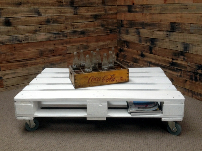 Table basse blanche en palette