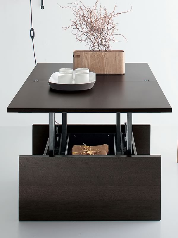 Table basse relevable et rangement