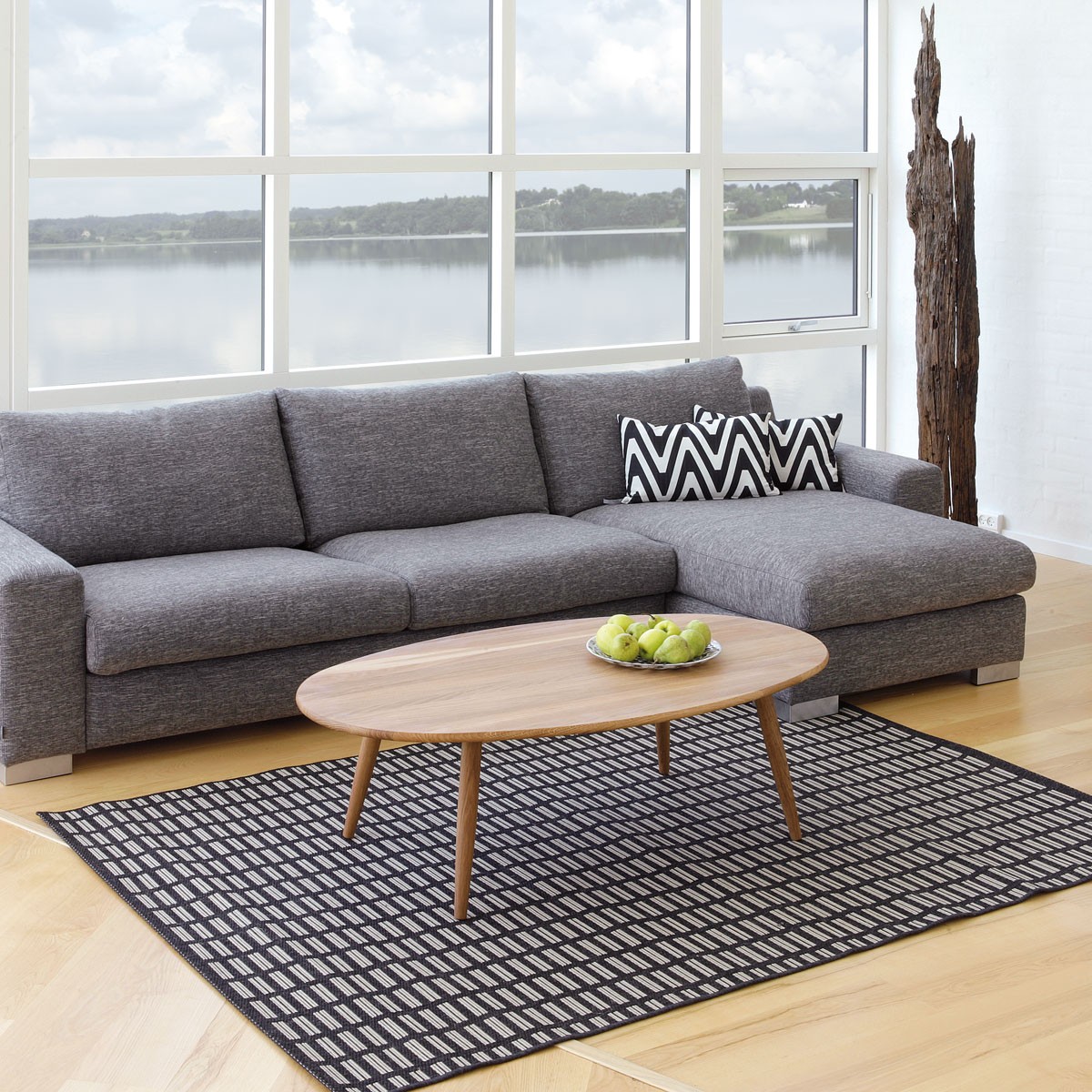 Table basse ovale bois clair