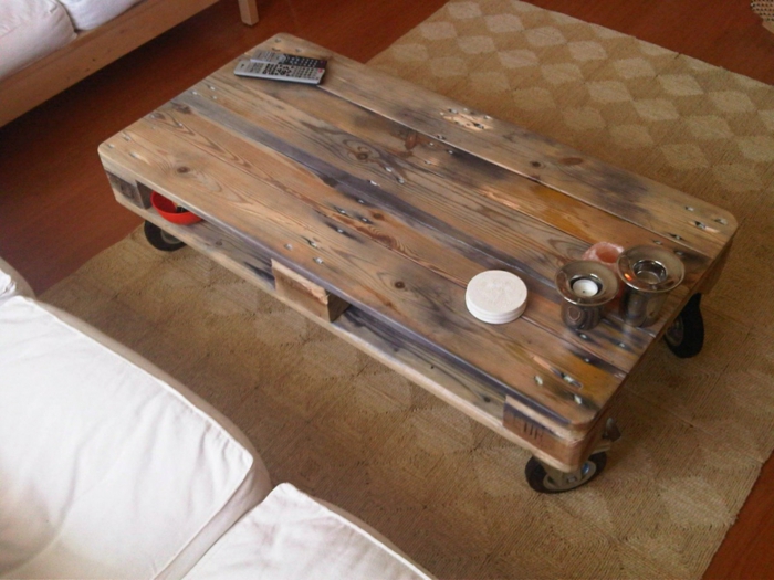 Table basse palette avec plexiglass