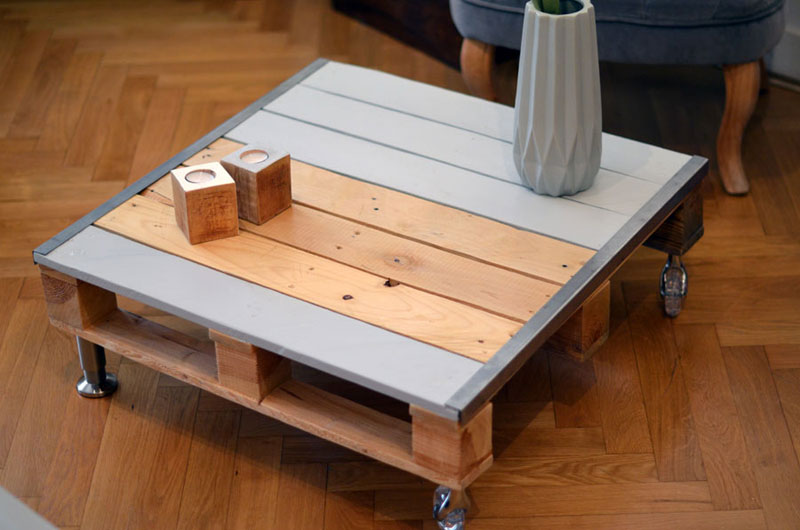 Table basse palette sur roulette